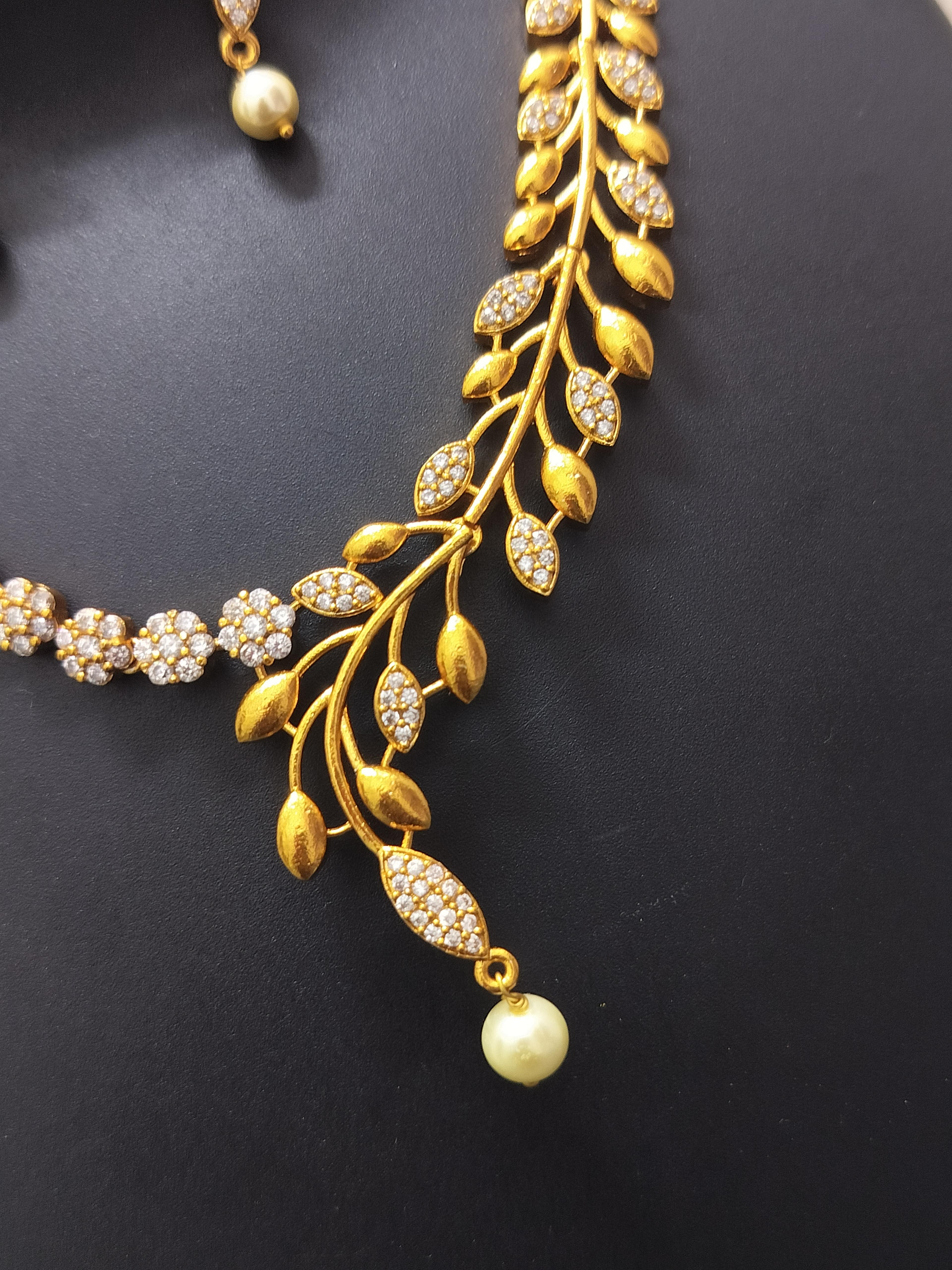 Premium floral vine leaf design - product media