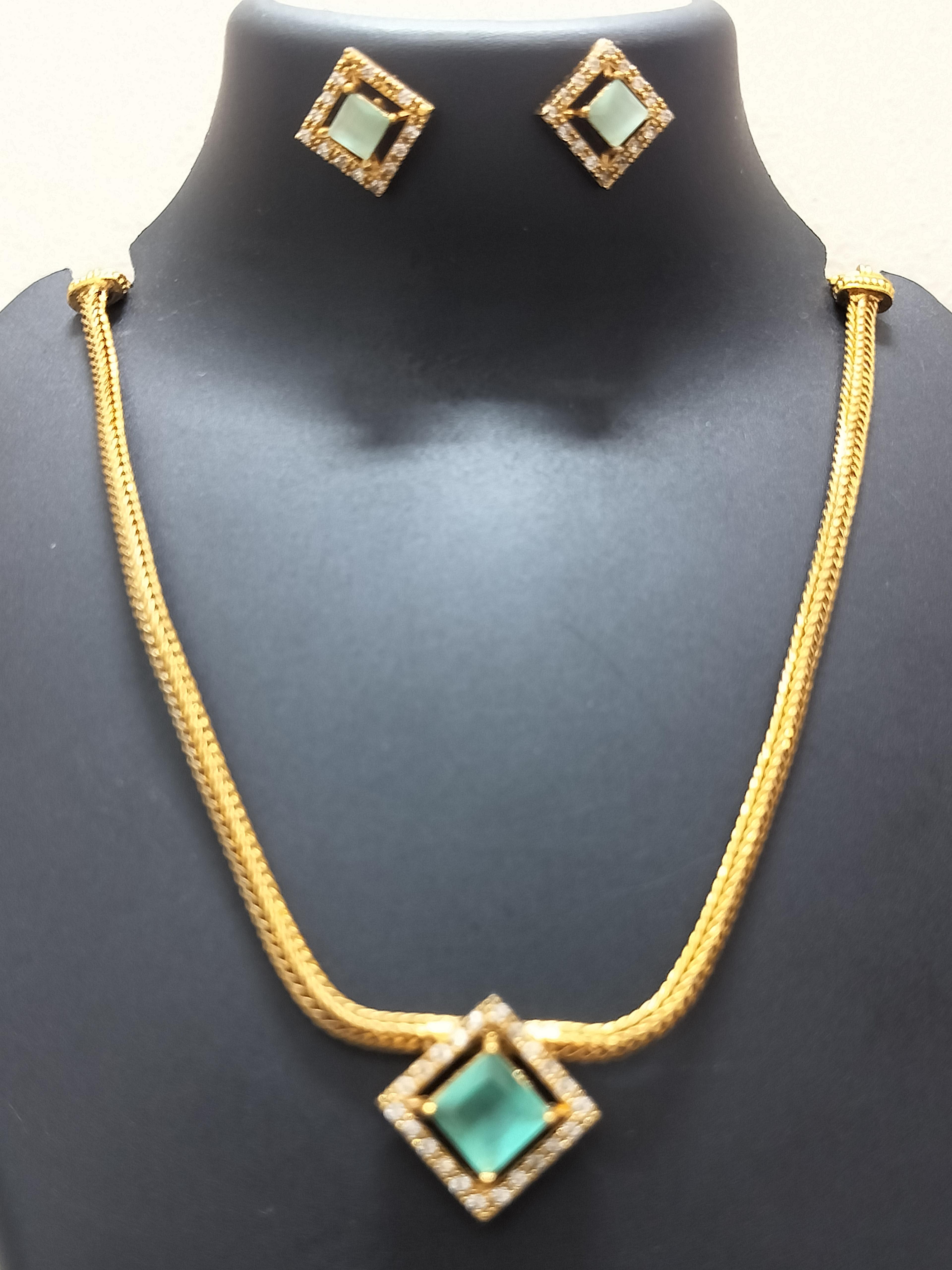 Royal emerald green pendant - product media