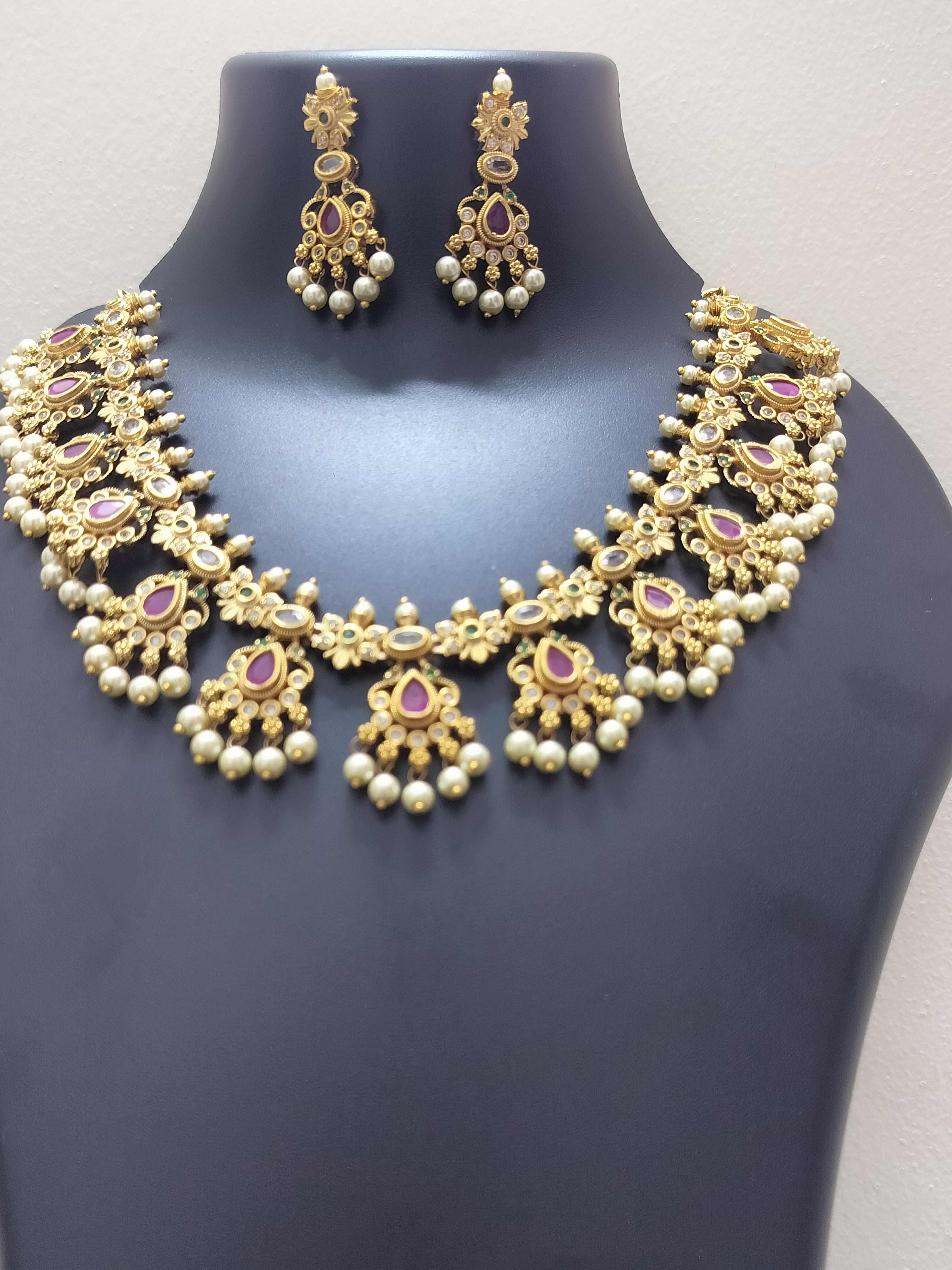 Luxury antique pearl drop - product media
